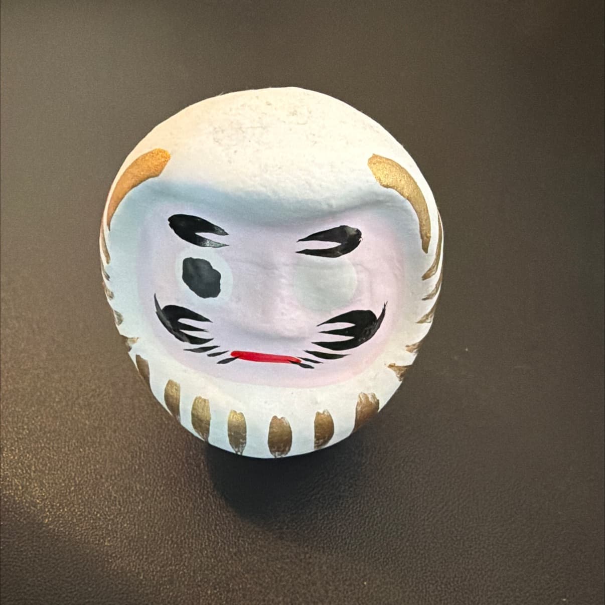 Traditionelle Daruma Puppe - Glücksbringer aus Japan